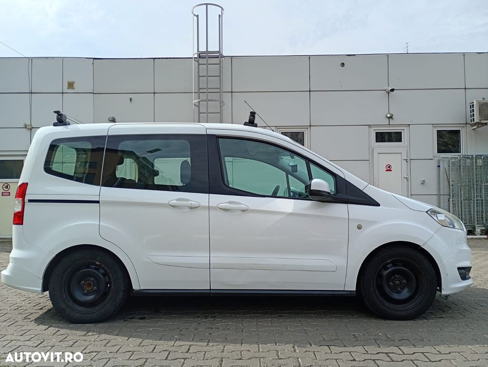 Ford Tourneo Courier 1.5 TDCi Trend - 4