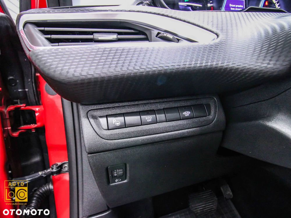 Peugeot 2008 1.2 Pure Tech GPF Allure S&S EAT6 - 29