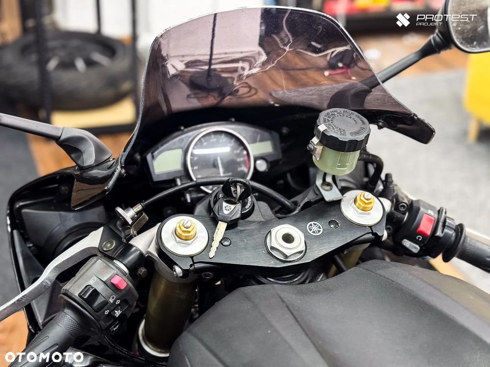 Yamaha R1 - 10