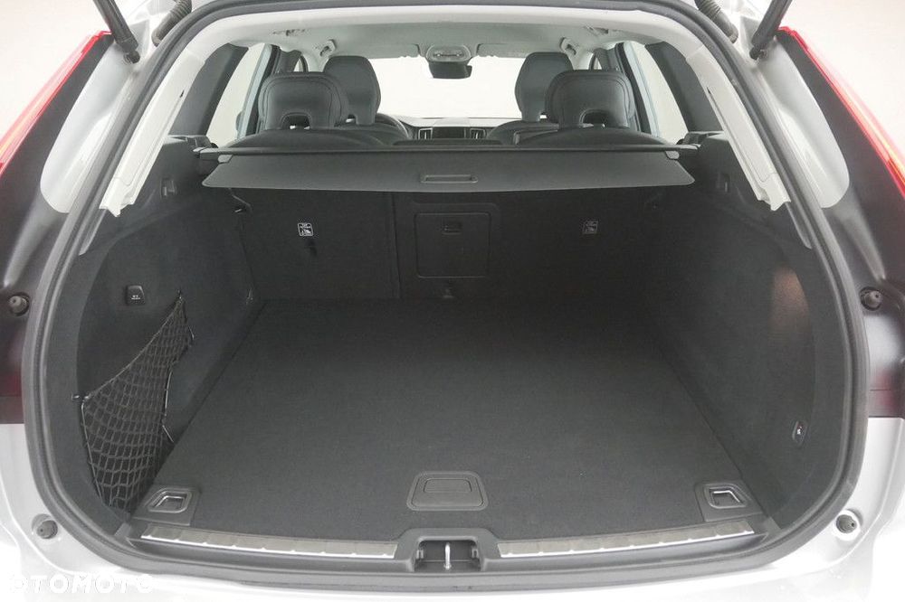 Volvo XC 60 B5 B AWD Plus Bright - 16
