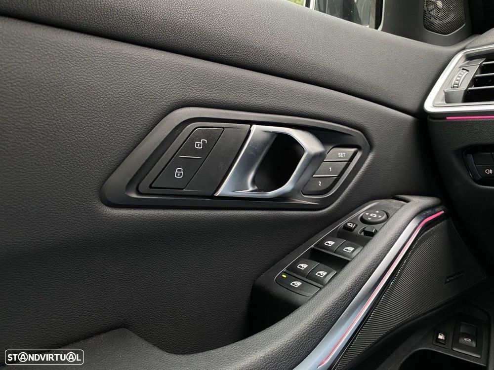 BMW 330 e Pack Desportivo M Pro Auto - 15