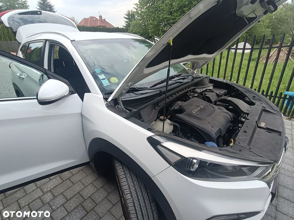 Hyundai Tucson 2.0 CRDI BlueDrive Style 2WD - 17