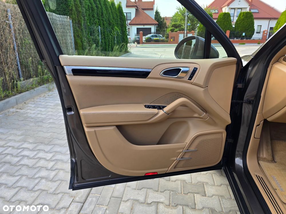 Porsche Cayenne Platinum Edition - 14