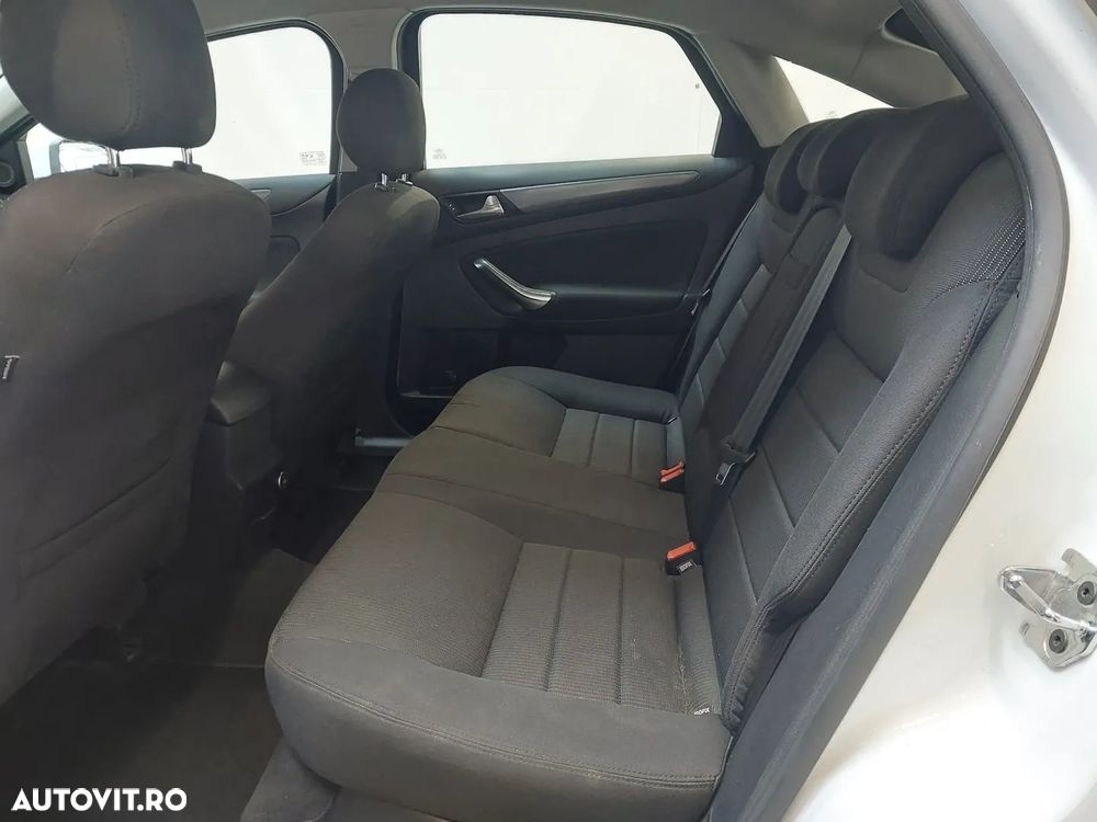Ford Mondeo 2.0 TDCI Aut. Ambiente - 6