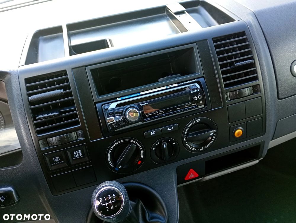 Volkswagen TRANSPORTER T5 XI.2009r. MAX WYSOKI 1,9 TDI 102KM KLIMATYZACJA NOWE SPRZĘGŁO I ROZRZĄD PRZEGLĄD NA ROK ZERO RDZY 3 OSOBOWY STAN TECHNICZNY WZOROWY ŁADOWNOŚĆ 1385 KG BEZWYPADKOWY VAT1 ELEKTR. SZYBY I LUSTERKA - 8