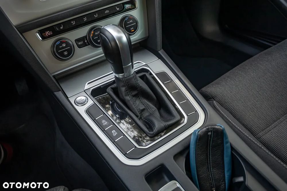 Volkswagen Passat 2.0 TDI BMT Highline DSG7 - 28