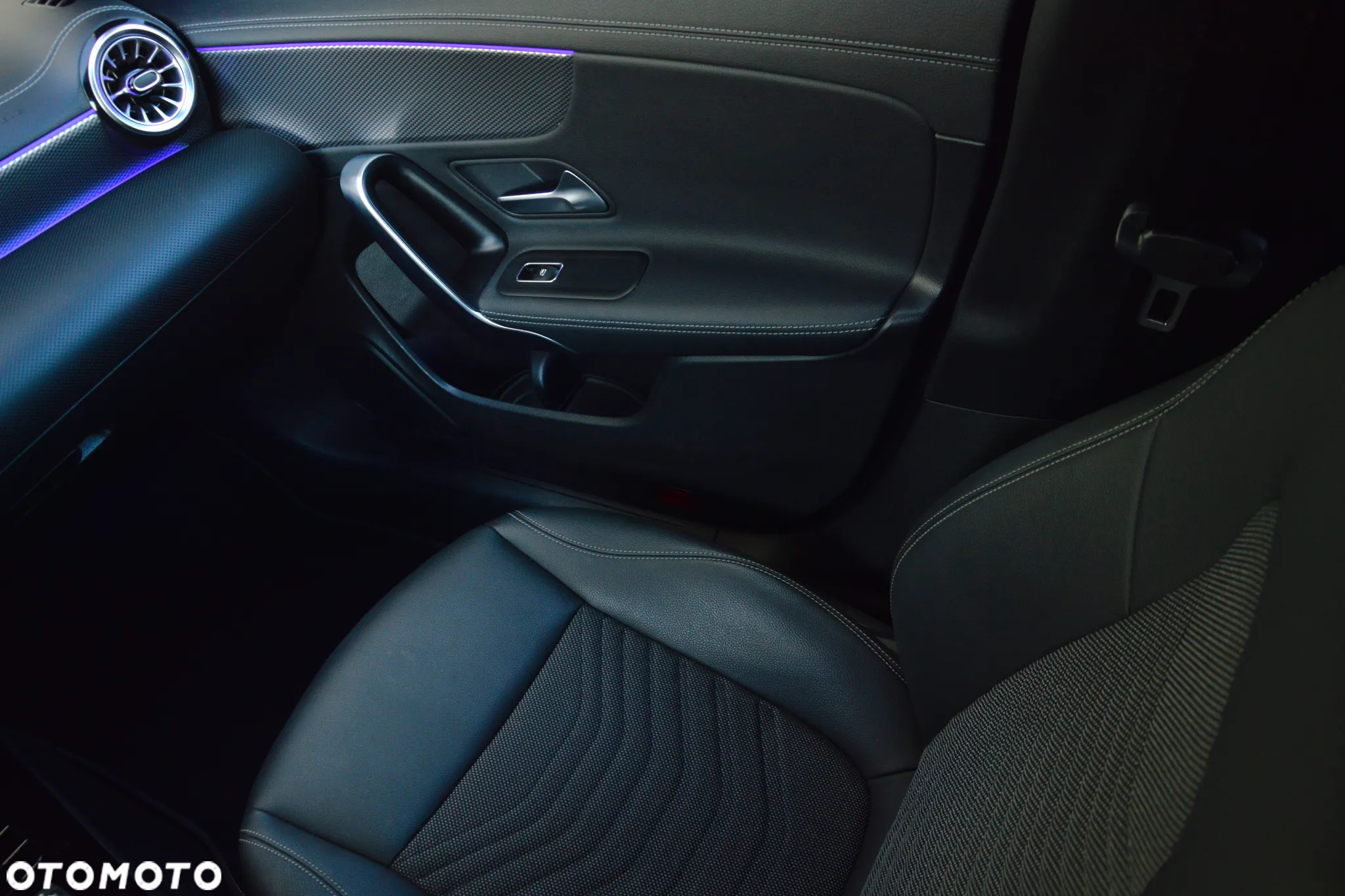Mercedes-Benz CLA 250 4-Matic Progressive 7G-DCT - 20
