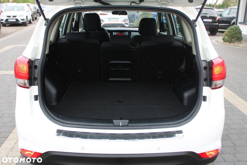 Kia Carens - 17