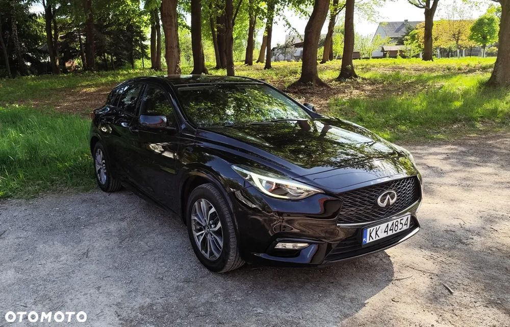 Infiniti Q30 1.5d Premium City Black 7DCT - 4