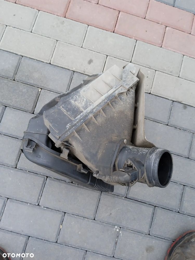 OBUDOWA FILTRA POWIETRZA AUDI A4 B6 06C133843 2.0 PRZEPŁYWOMIERZ 06b133471a - 1