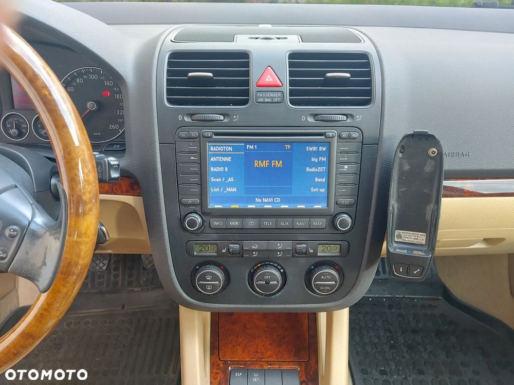 Volkswagen Golf 2.0 FSI Comfortline - 14