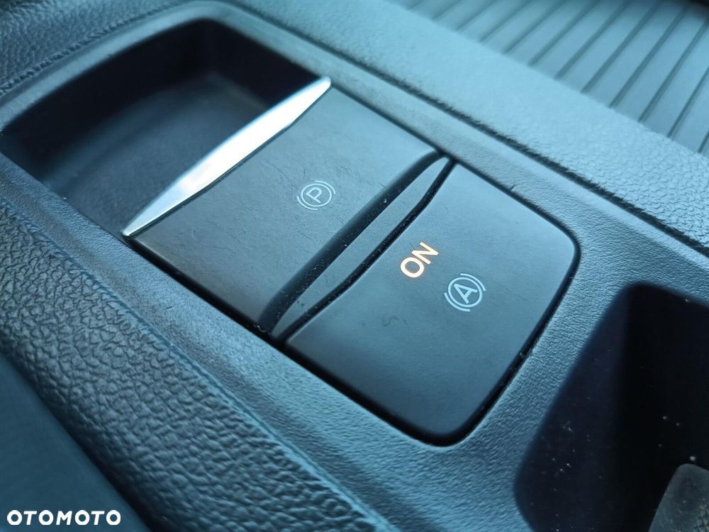 Ford Focus 1.0 EcoBoost Active - 32