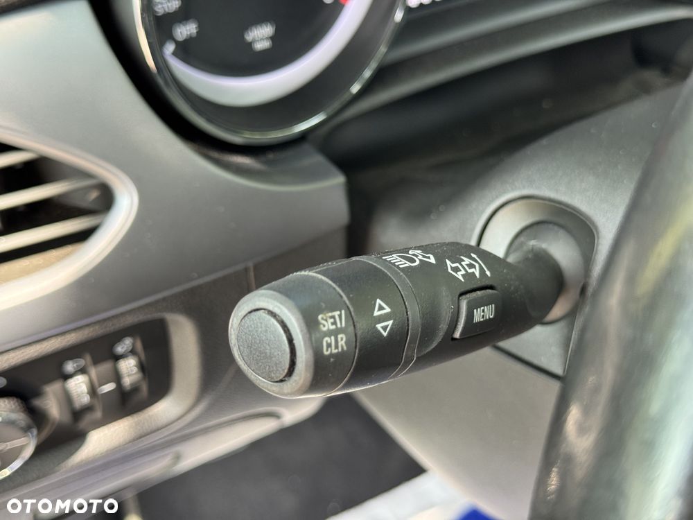 Opel Astra 1.6 CDTI Dynamic S&S - 18