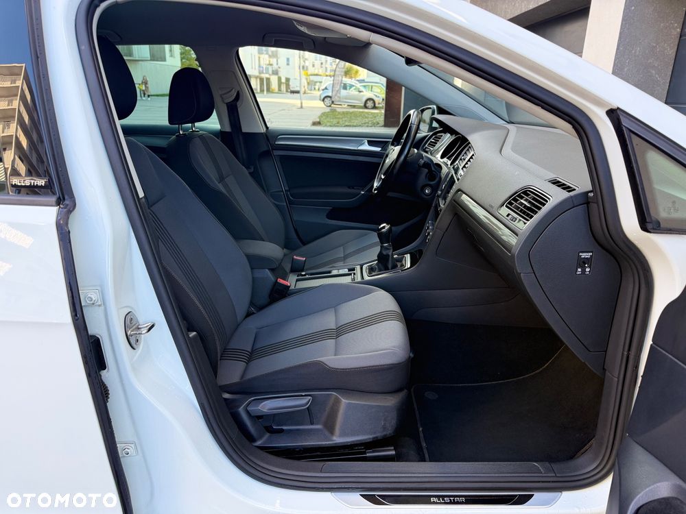 Volkswagen Golf - 9