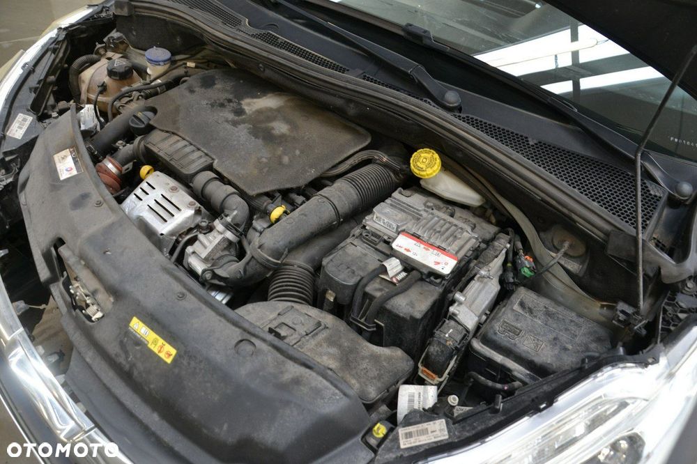 Peugeot 208 - 21