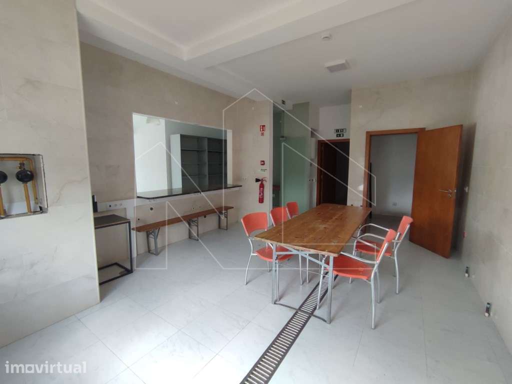 ESPAÇO COMERCIAL EM AGUADA DE CIMA - Grande imagem: 3/16