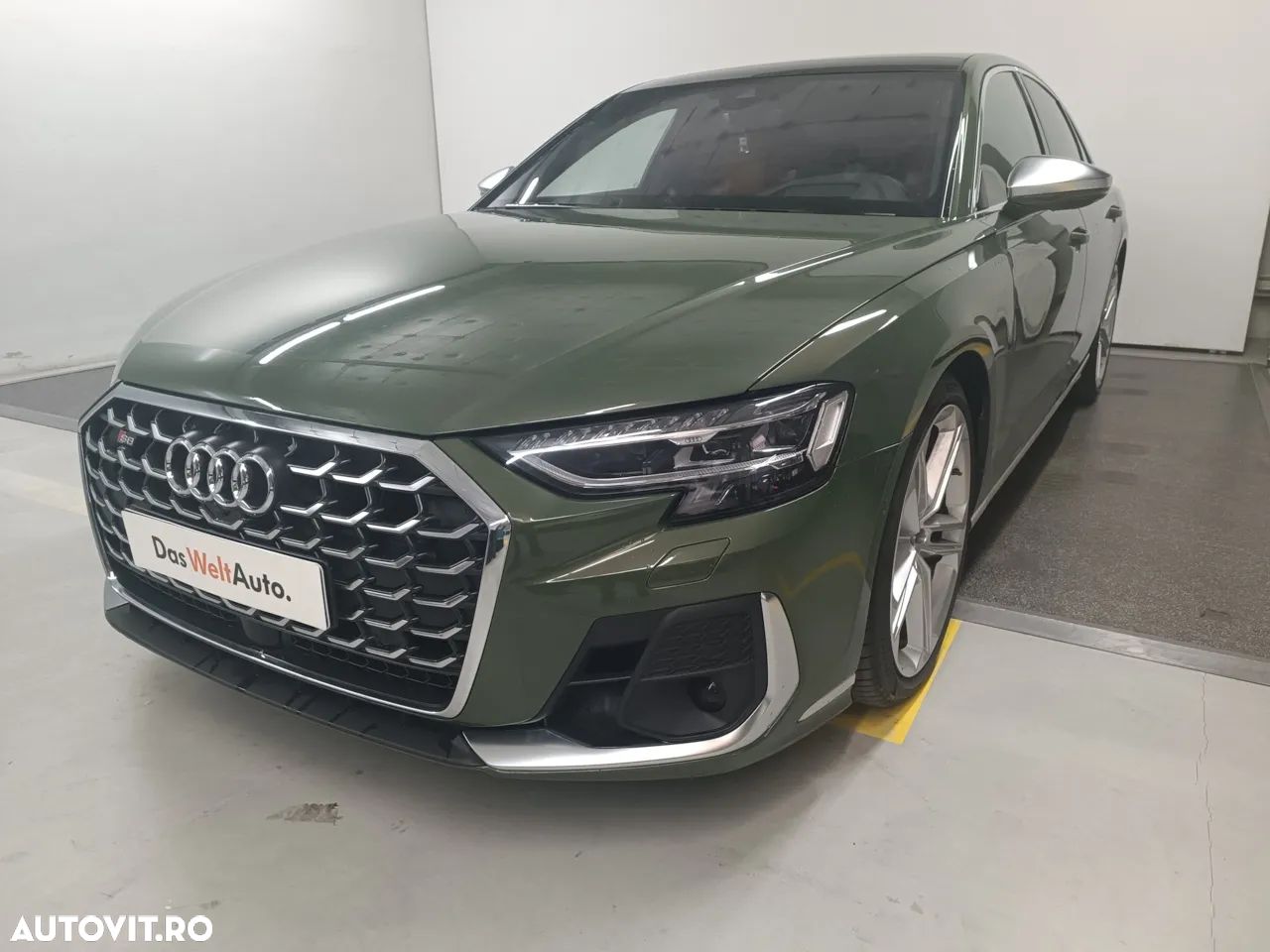 Audi S8 - 1