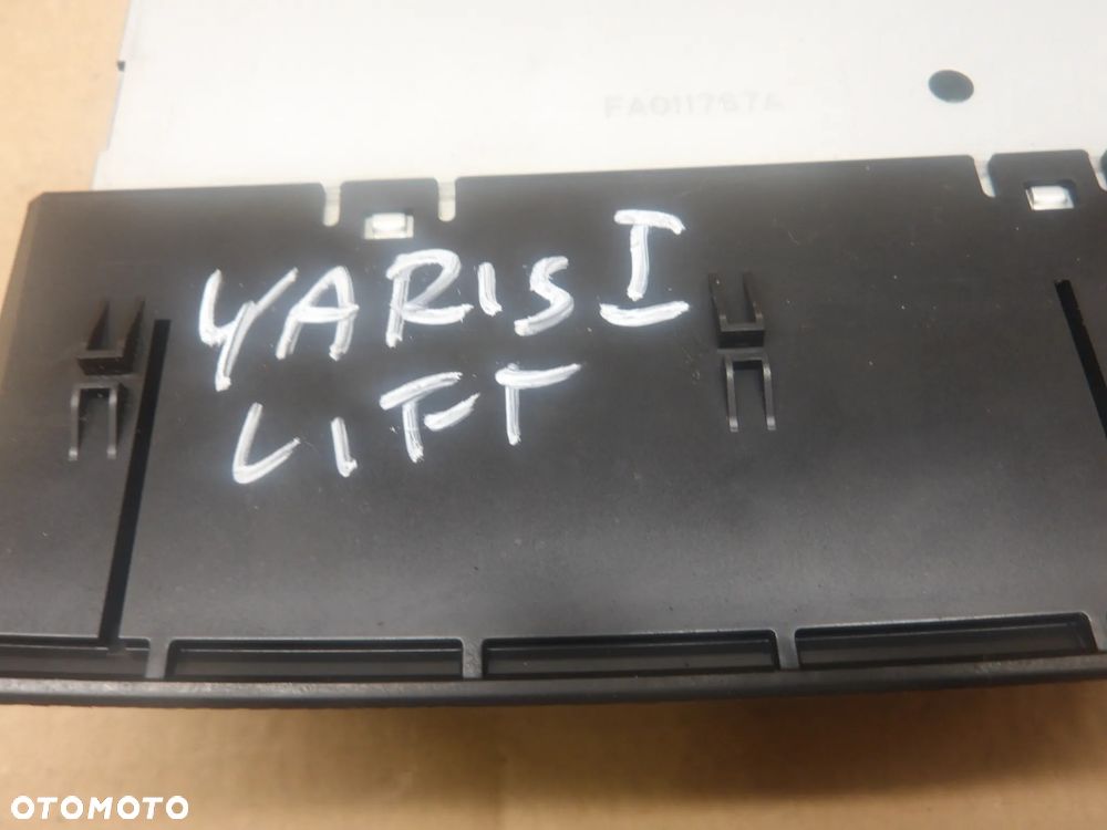 TOYOTA YARIS I 03-05 HB 5D RADIO WYŚWIETLACZ 861100D040 - 4