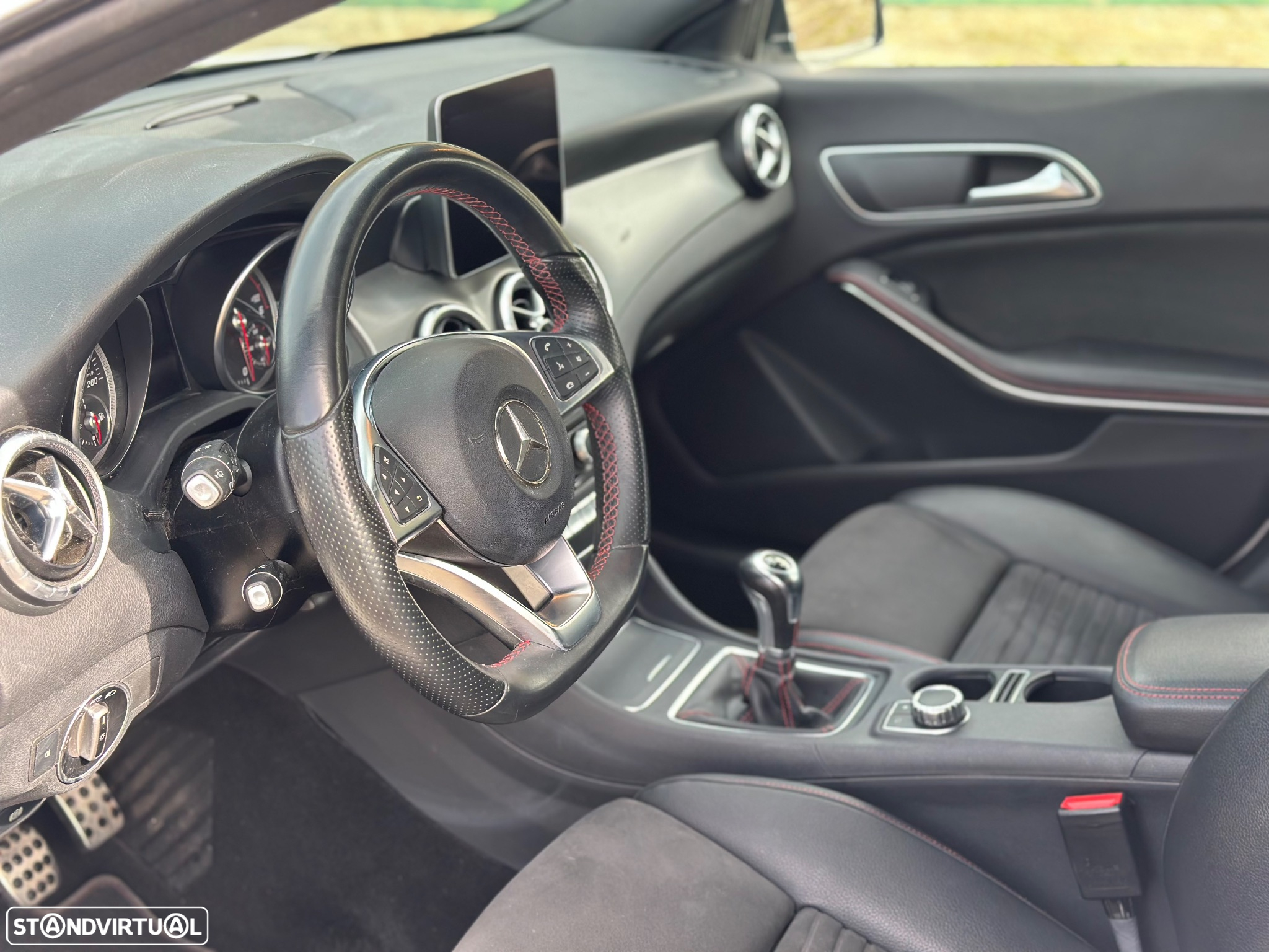 Mercedes-Benz CLA 180 d Shooting Brake AMG Line - 10