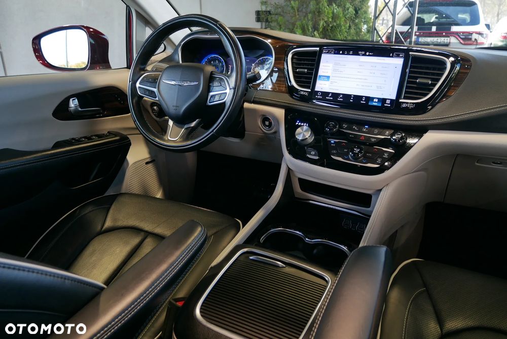 Chrysler Pacifica - 17