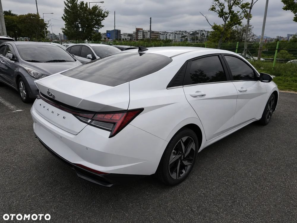 Hyundai Elantra - 3