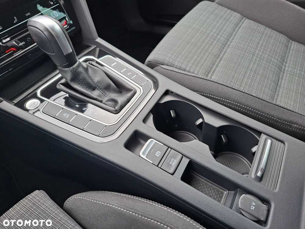 Volkswagen Passat - 21