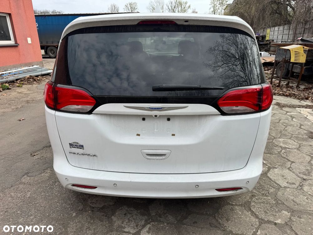 Chrysler Pacifica - 6