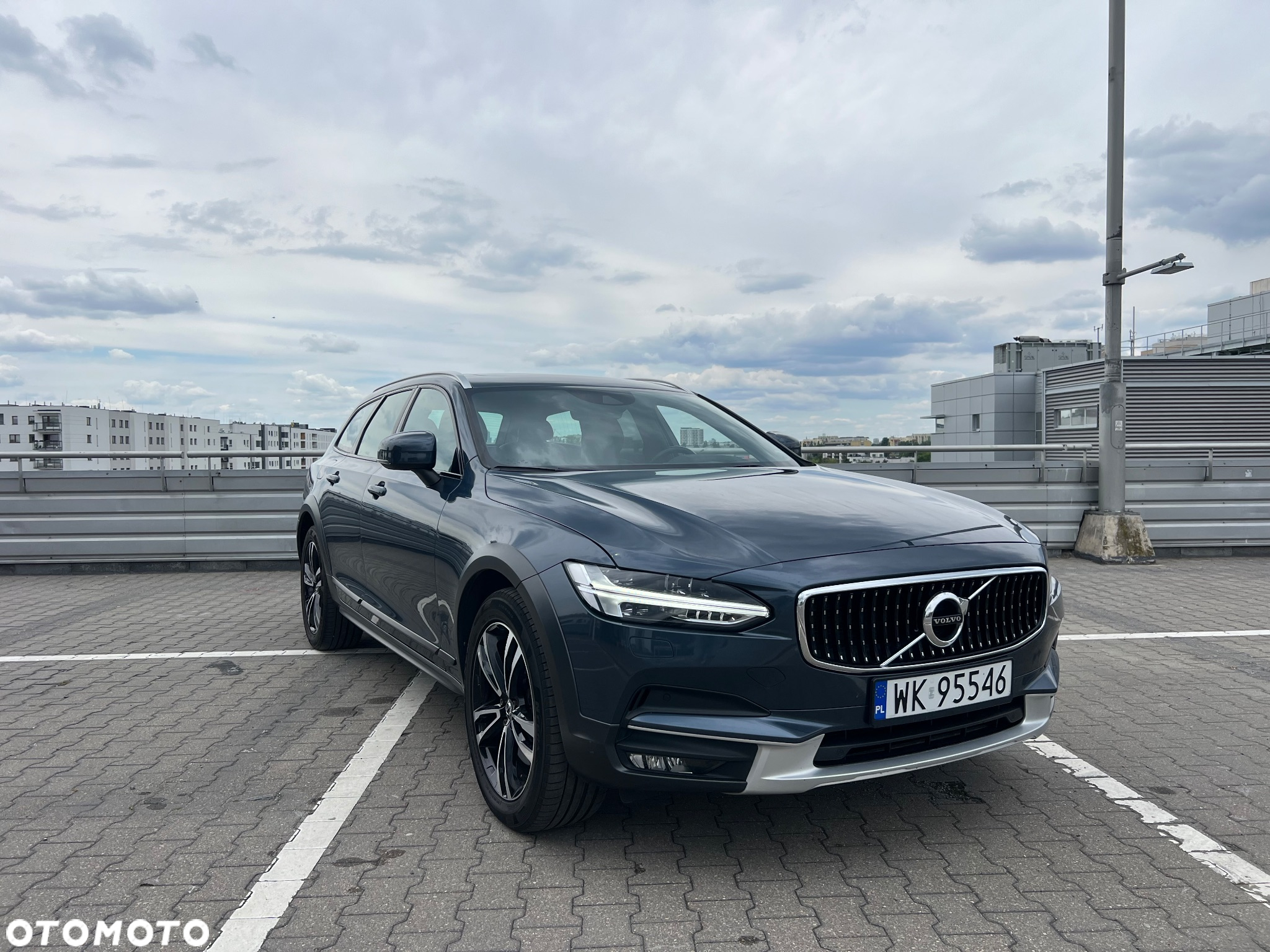 Volvo V90 Cross Country D5 AWD Geartronic Pro - 4