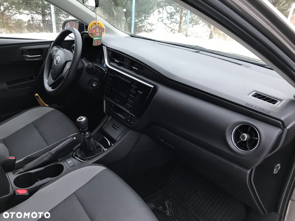 Toyota Auris - 13