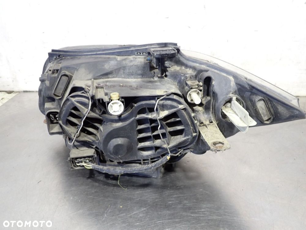 LAMPA PRAWA PRZEDNIA BMW 118 2.0  7249650-01 - 4