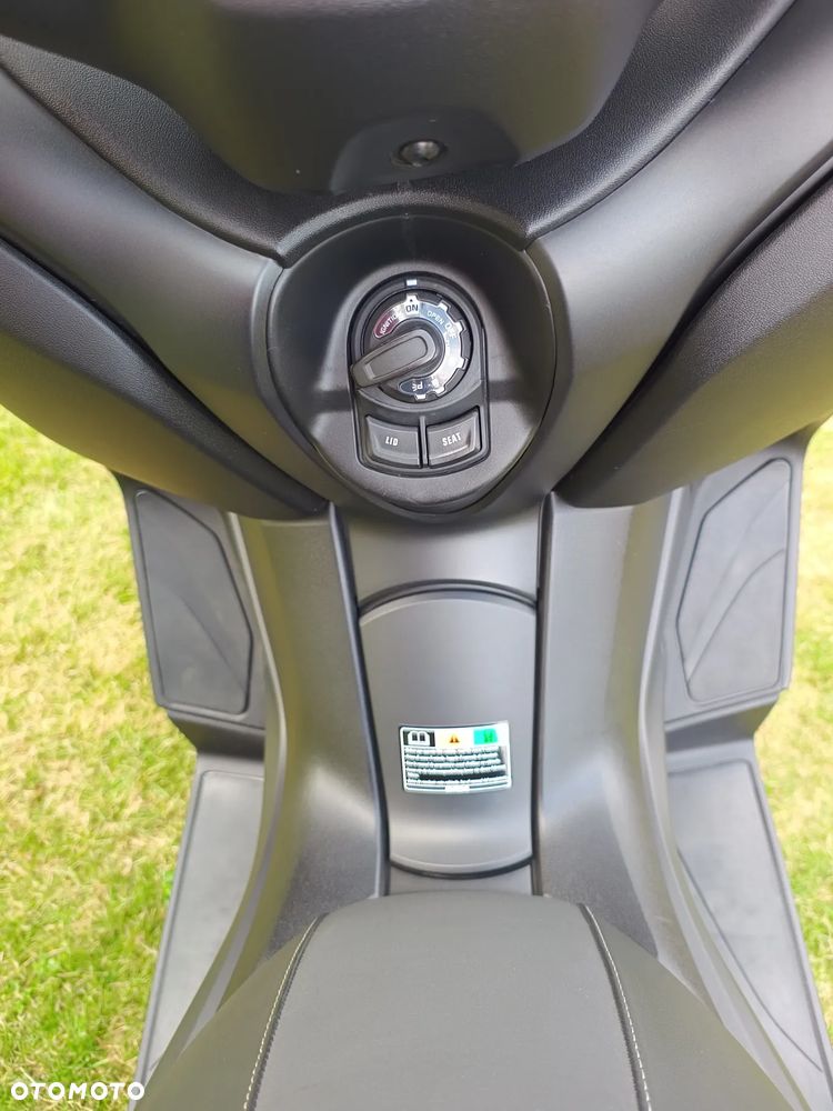 Yamaha X-max - 4