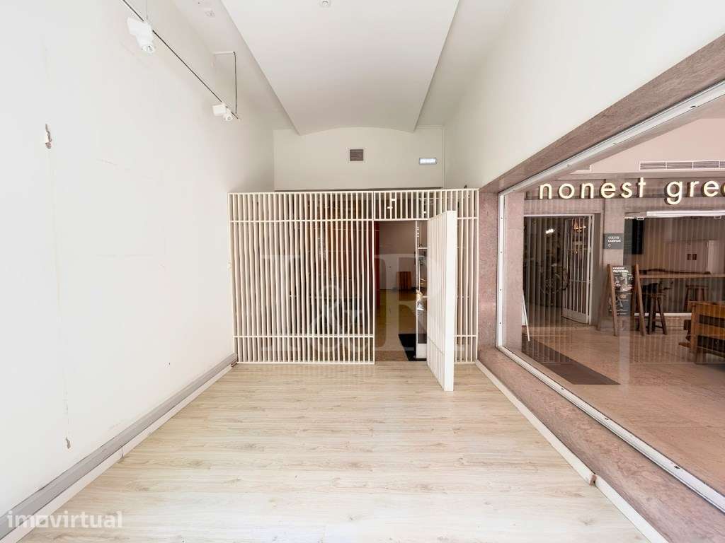 Loja de 20m2 com montra para arrendar no Chiado, Lisboa - Grande imagem: 2/13