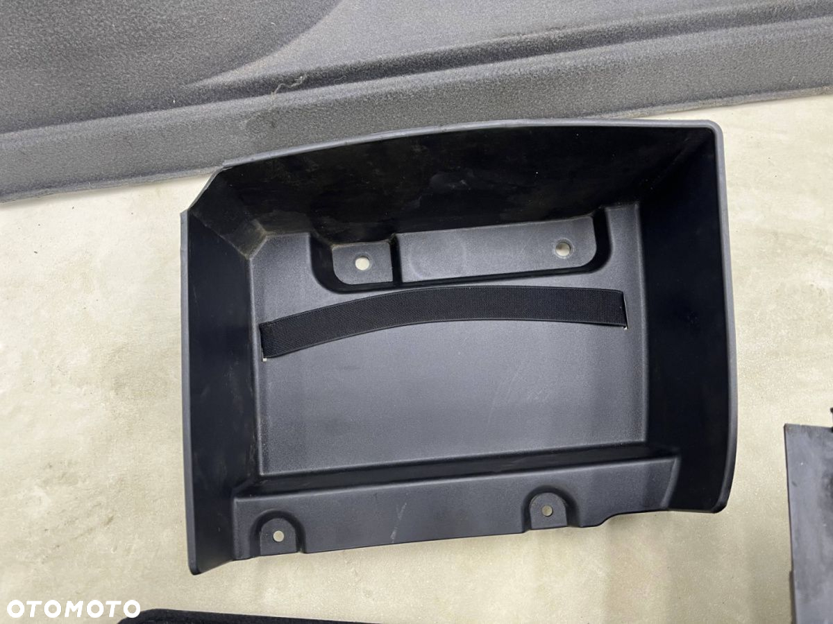Tapicerka Chevrolet Nubira III J200 KOMBI 05-12r wykładzina wkład dywan schowek boczki bagażnika KPL - 4