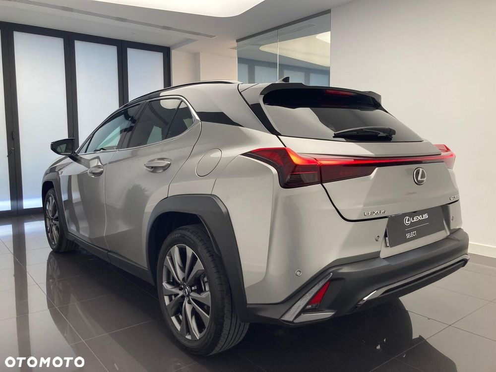 Lexus UX 300h F Sport Design - 4