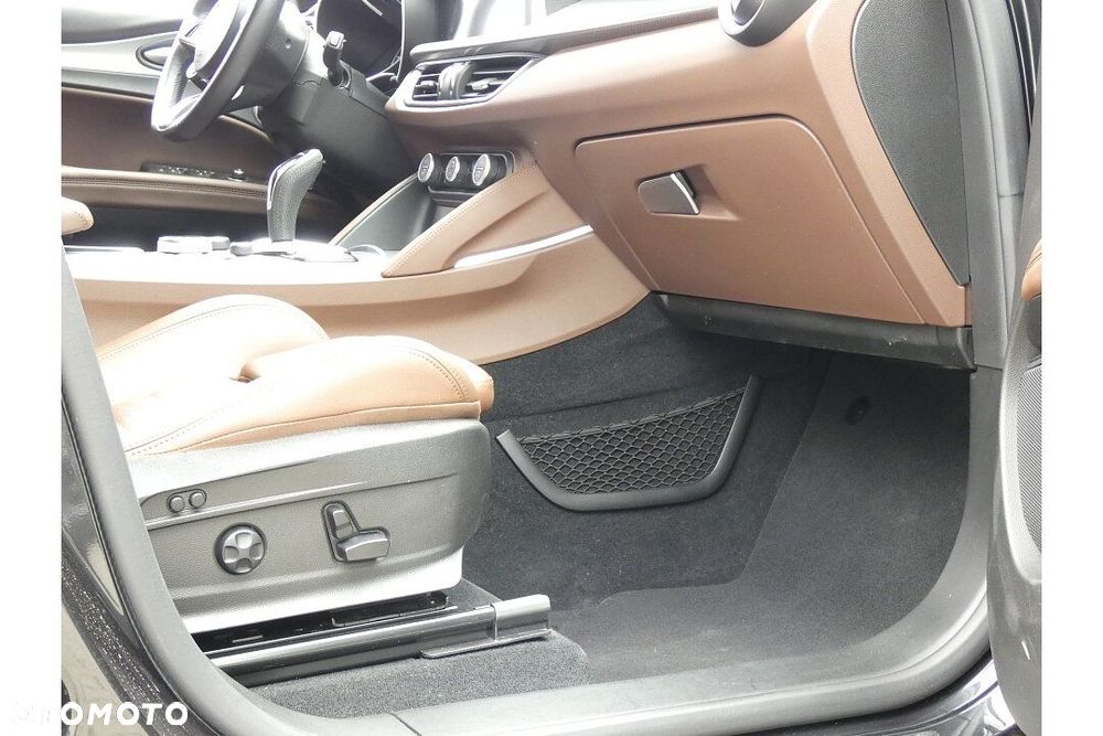 Alfa Romeo Stelvio 2.0 Turbo Veloce Q4 - 9