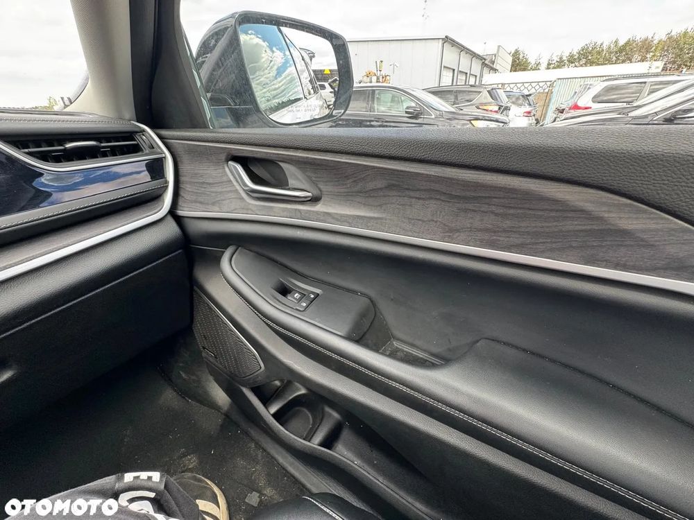 Jeep Grand Cherokee - 22
