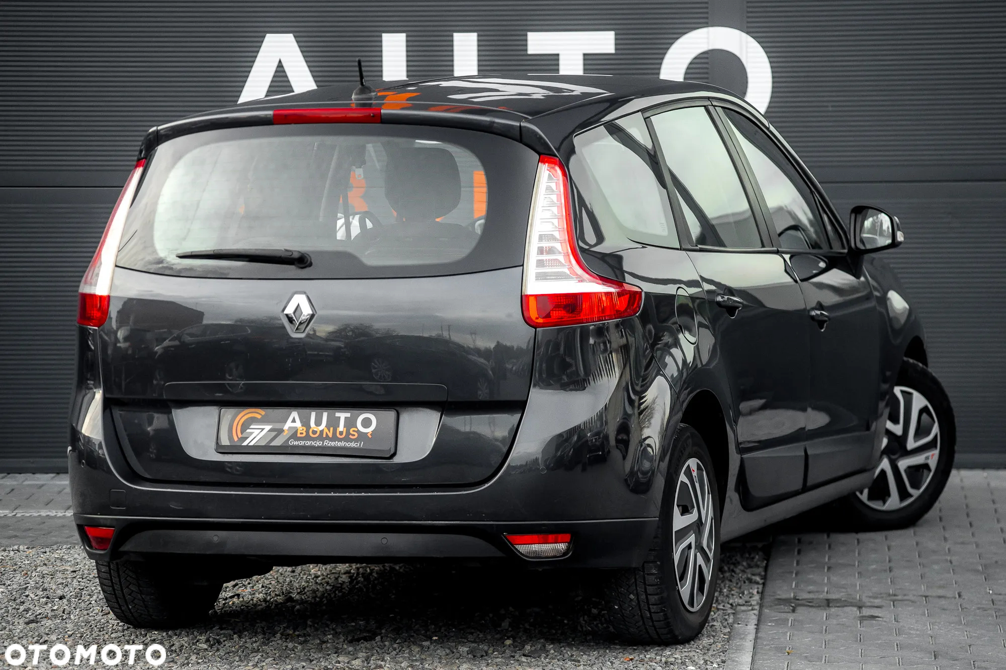 Renault Grand Scenic 1.9 dCi FAP Dynamique - 11