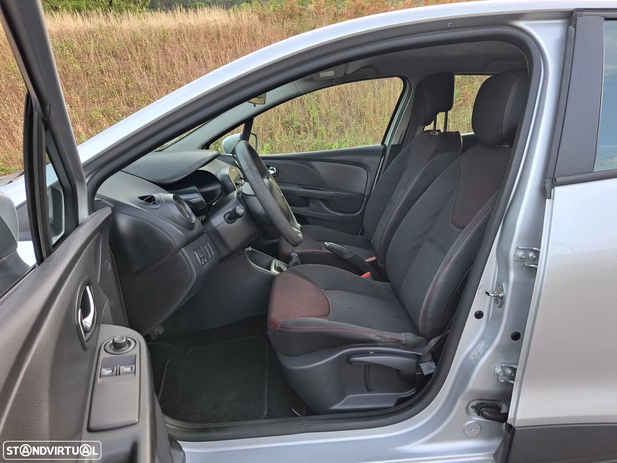 Renault Clio 1.2 16V Confort - 12