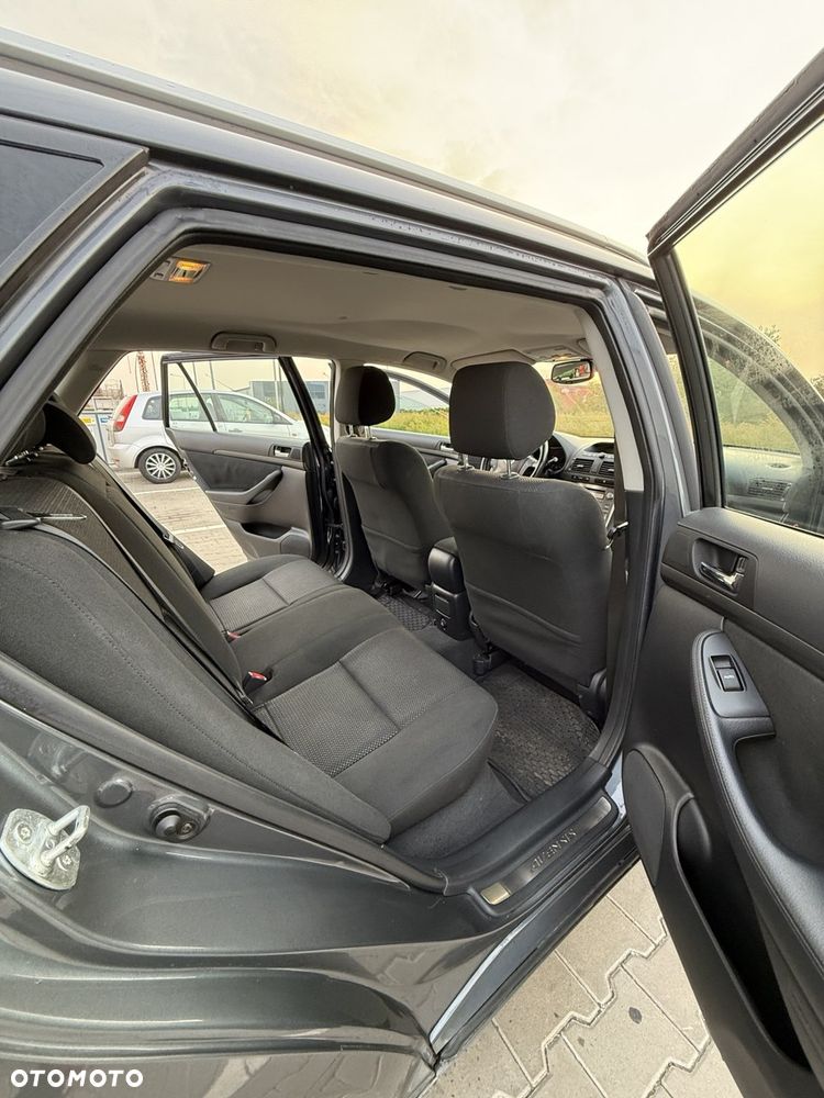 Toyota Avensis 1.8 VVT-i Combi - 10
