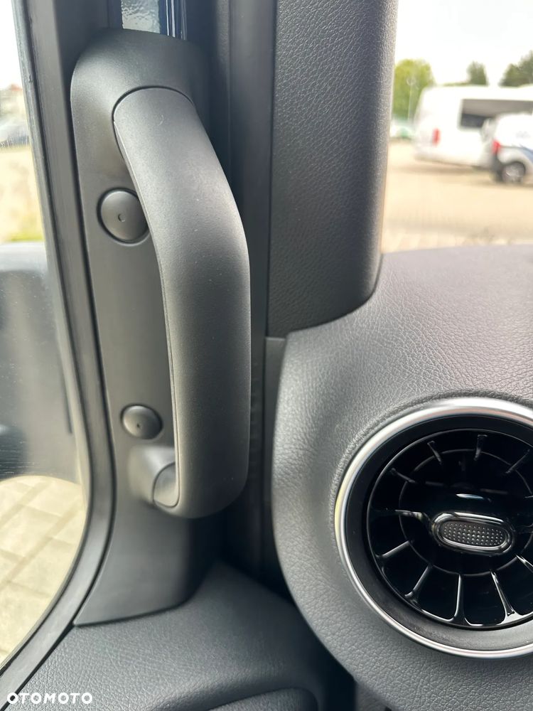 Mercedes-Benz Sprinter - 11