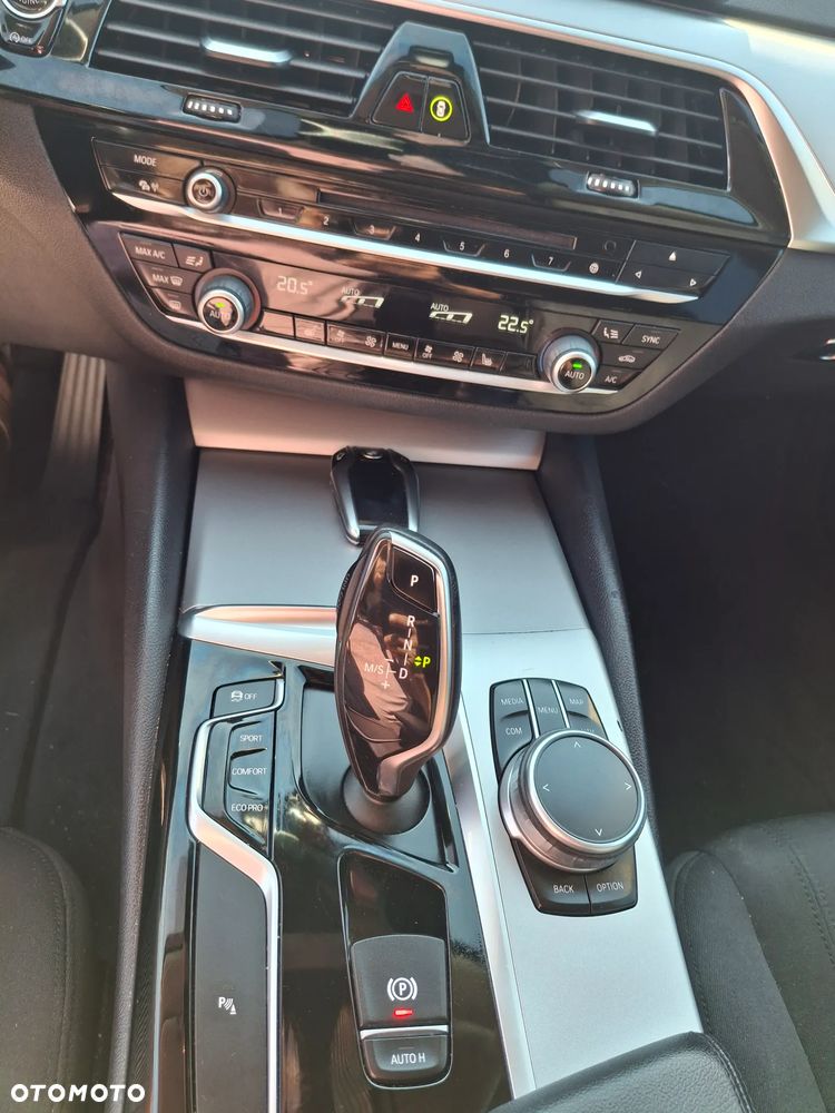 BMW Seria 5 520d Luxury Line - 14