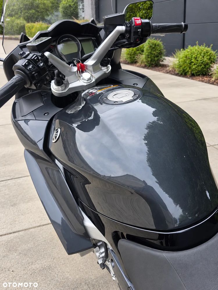 Yamaha FJR - 13