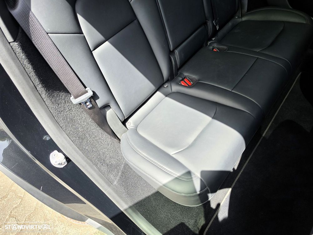 Tesla Model Y Long Range Dual Motor AWD - 36