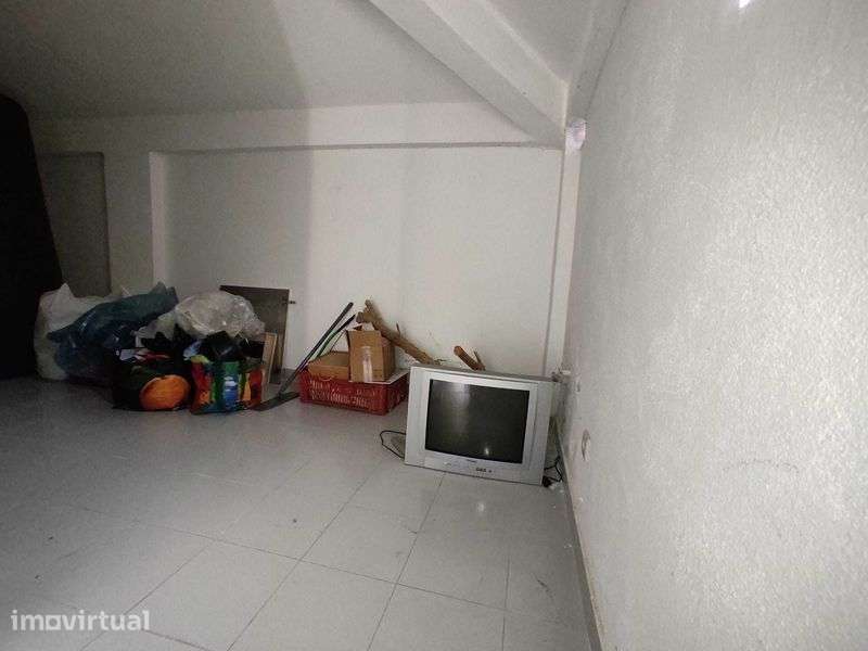 Arrecadação em Queluz Belas 8m2 - Grande imagem: 2/3
