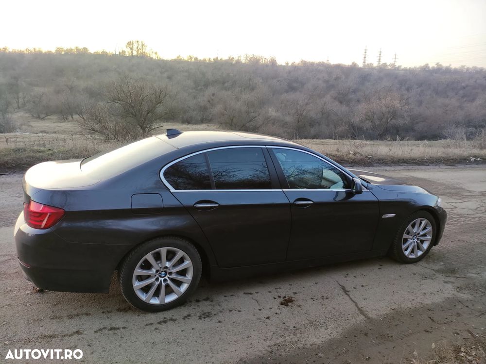 BMW Seria 5 525d xDrive - 14