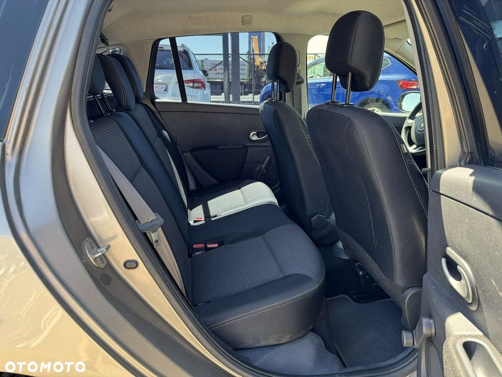 Renault Clio - 17