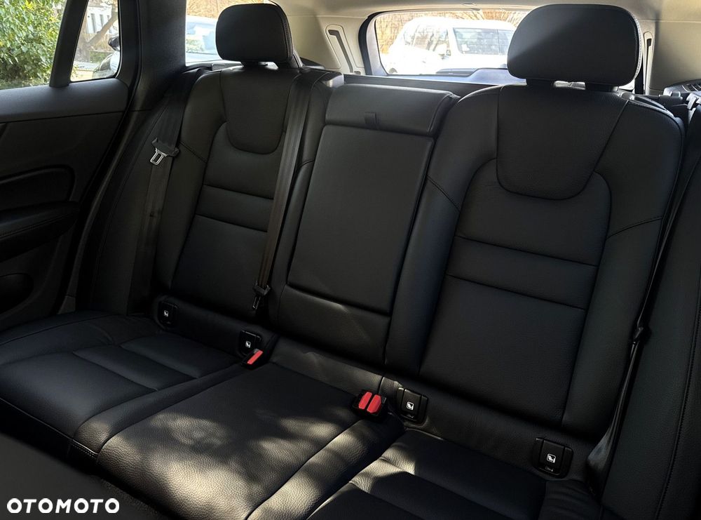 Volvo V60 2025