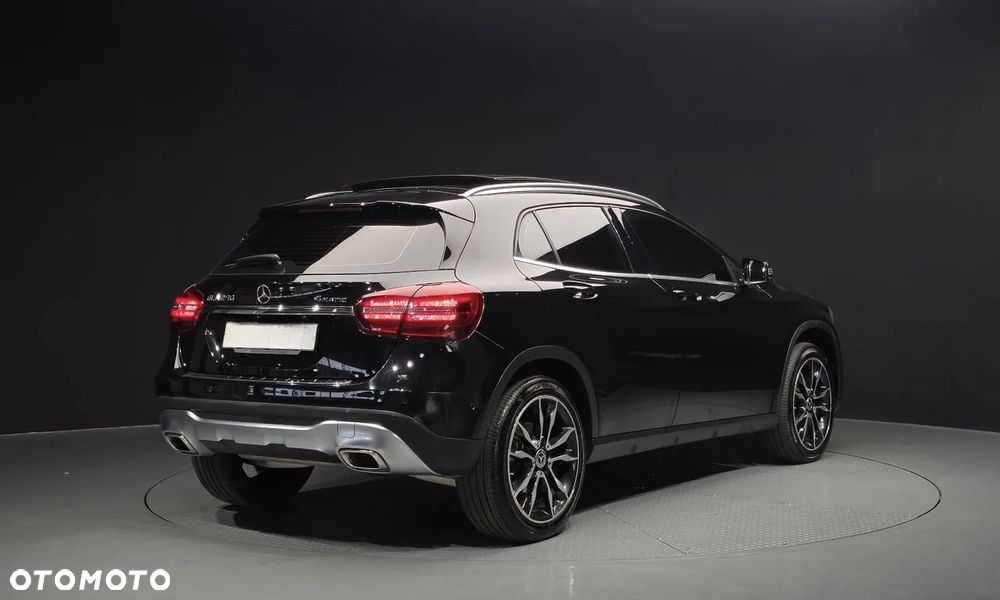 Mercedes-Benz GLA - 4