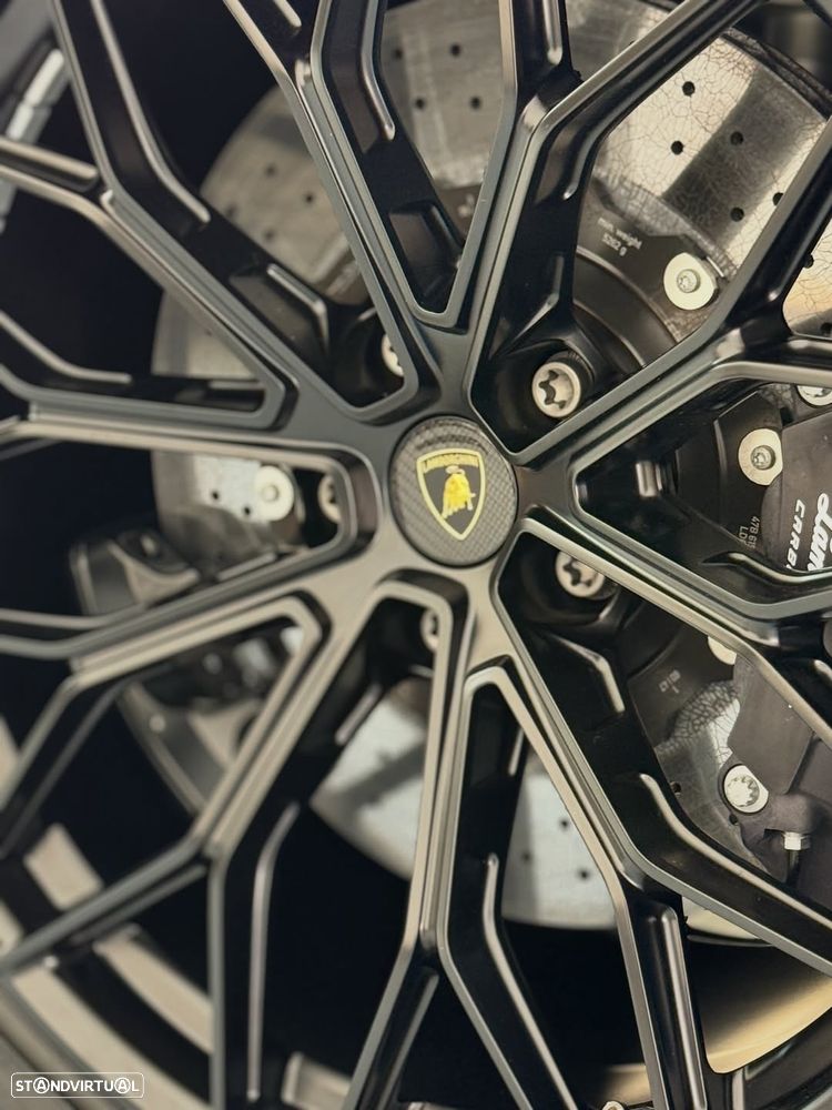 Lamborghini Revuelto 6.5 V12 - 5