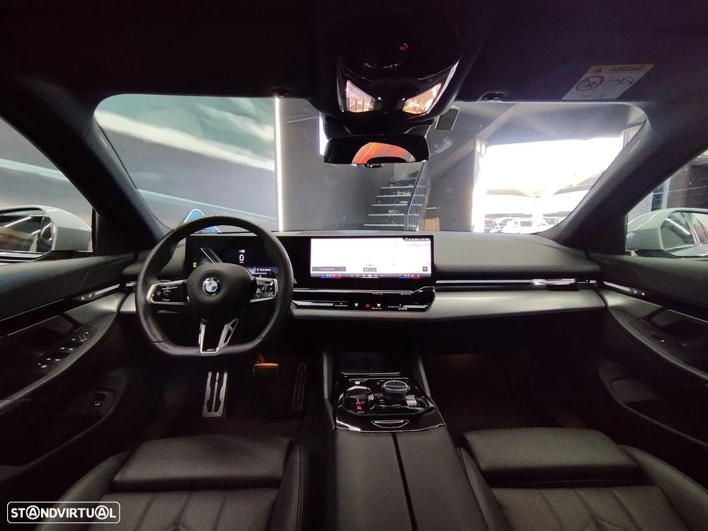 BMW 520 d Pack Desportivo M - 16